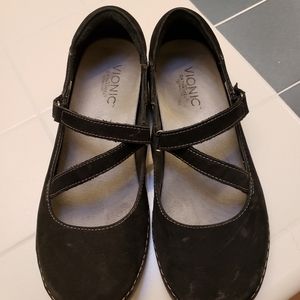 Vionic black suede Judith flat